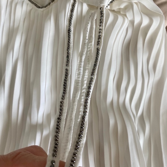 White top - Picture 5 of 5